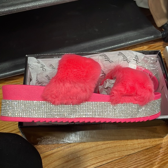 Fluffy Rhinestone Slides - Picture 3 of 6